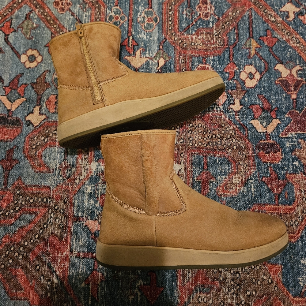 Olukai Pa'ina Hulu Tan Waterproof Leather Sheepskin Winter Boots sz 40/US 10